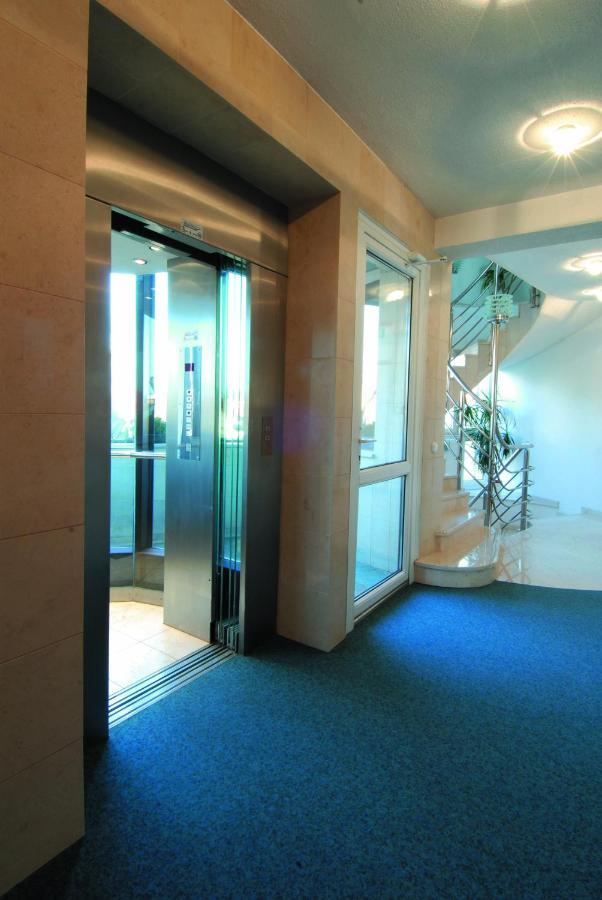 Hozam Wellness és Apartman Szolnok Extérieur photo